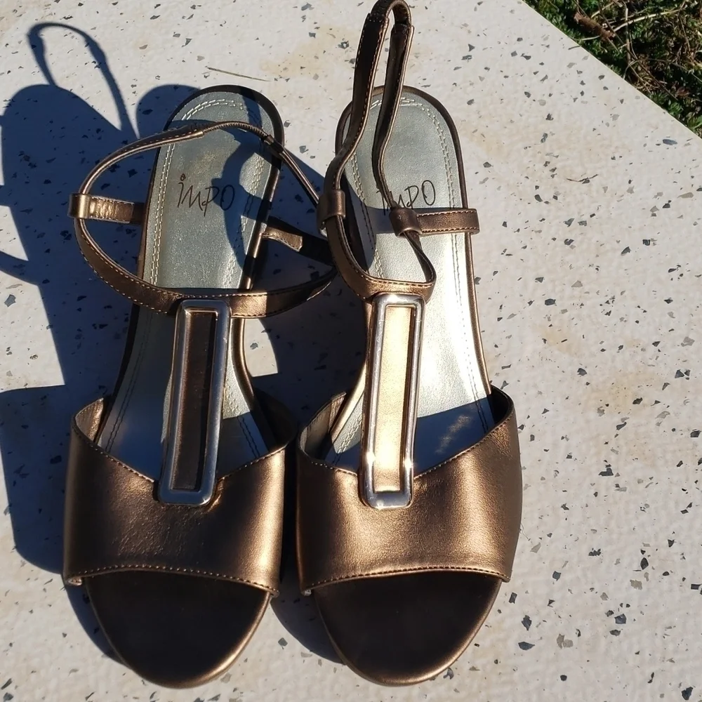 𝅺IMPO bronze women's size 8 Vicente wedge